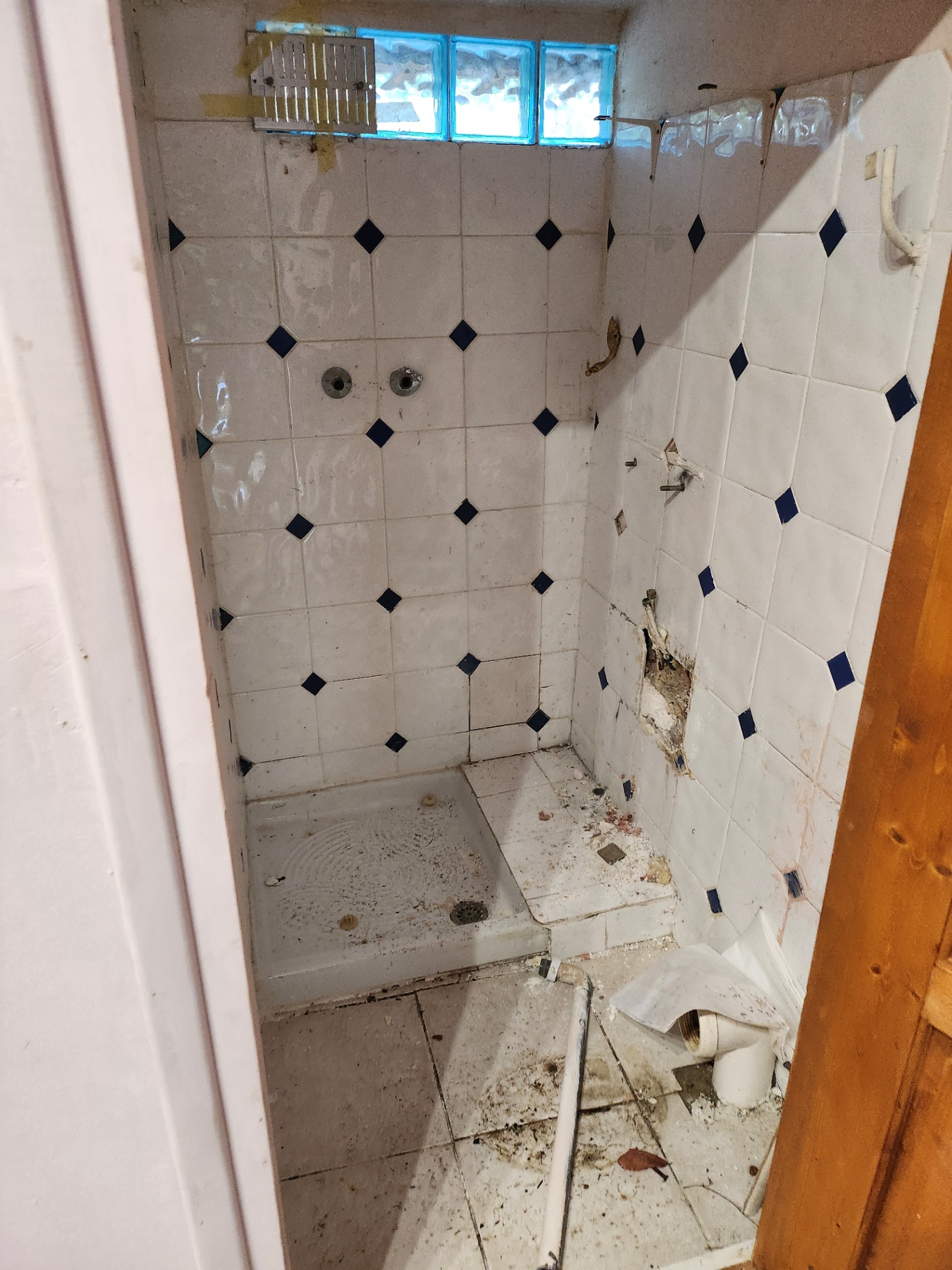 Ancienne salle d'eau avant rénovation