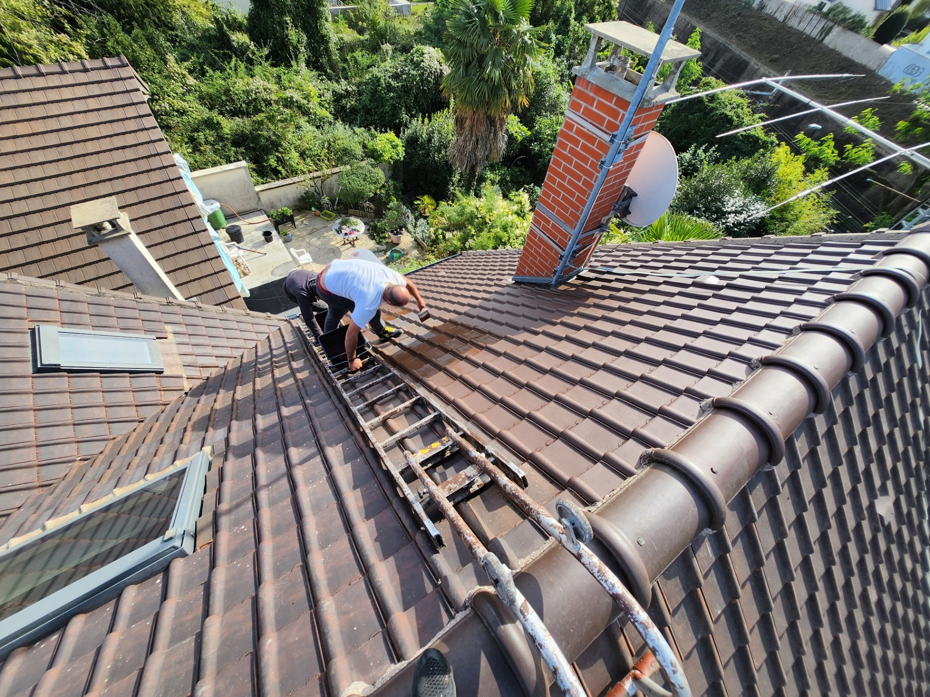 Remplacement de tuiles cassées